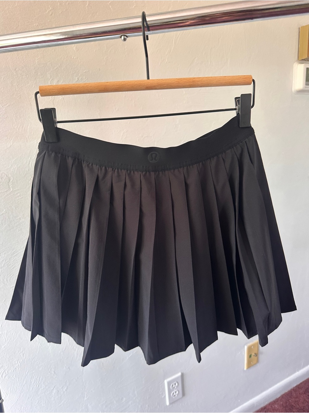 Lululemon Black Pleated Mini Skirt - Picture 4 of 4